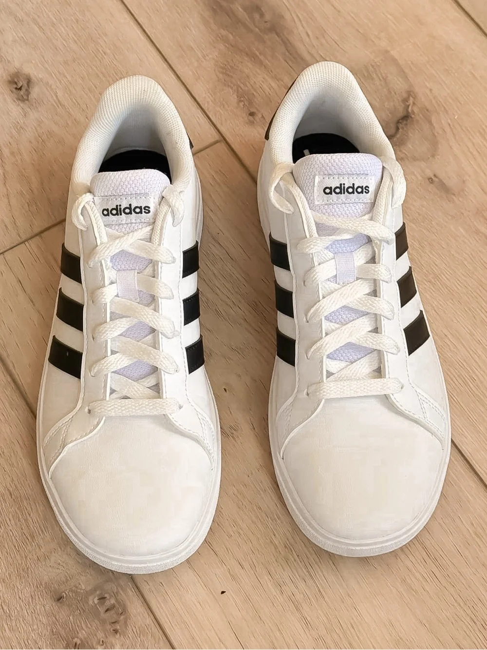 ADIDAS KIDS GRAND COURT 2.0 BLACK AND WHITE SNEAKERS SIZE 5